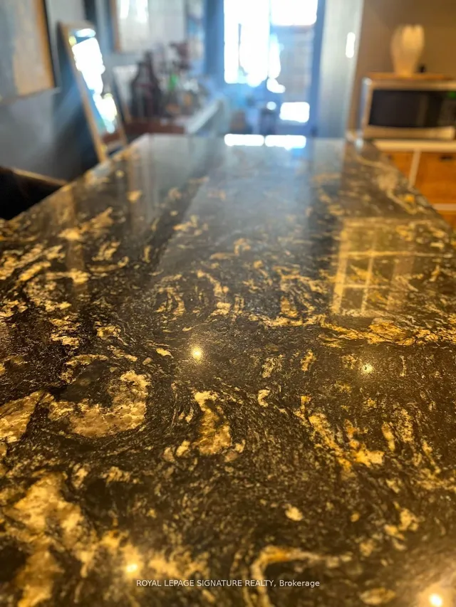 Additional image 8 of 102 Montrose Ave