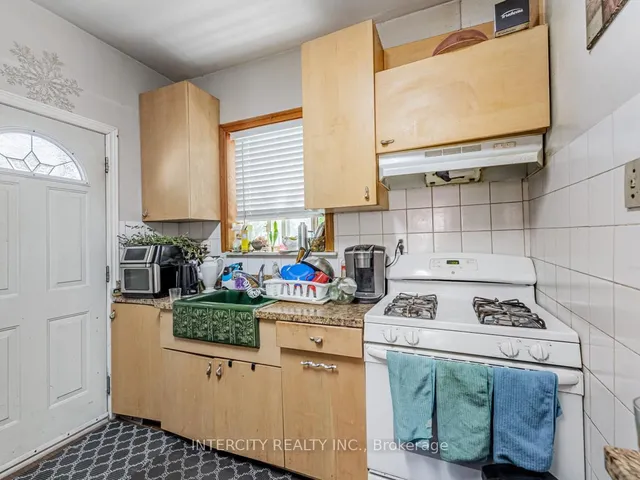 Additional image 18 of 111 Alberta Ave