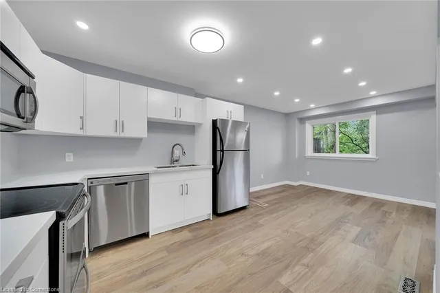 Additional image 30 of 451 Woodview Rd Unit 4