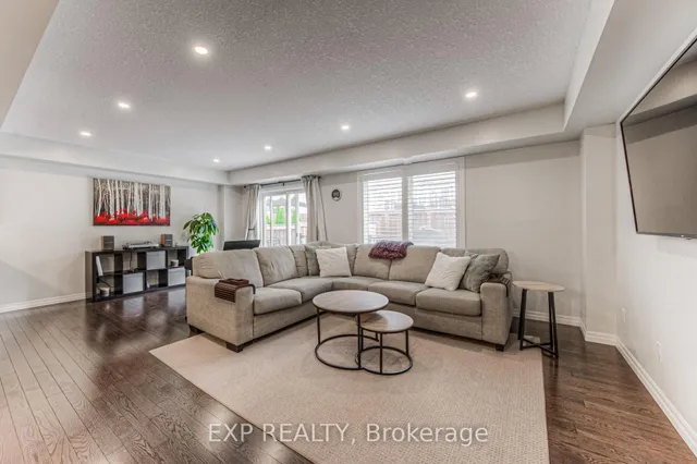 Additional image 15 of 403 Moorlands Cres