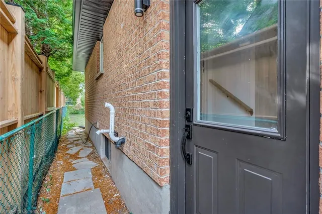 Additional image 27 of 126 Highland Rd