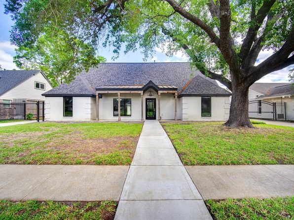 7710 Meadowvale Dr, Houston, TX 77063