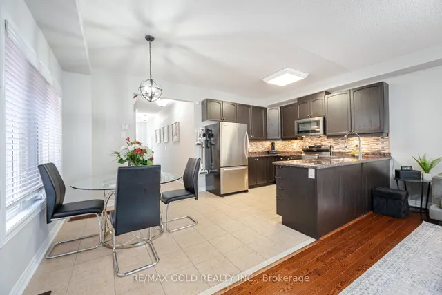 Additional image 8 of 28 Versailles Cres