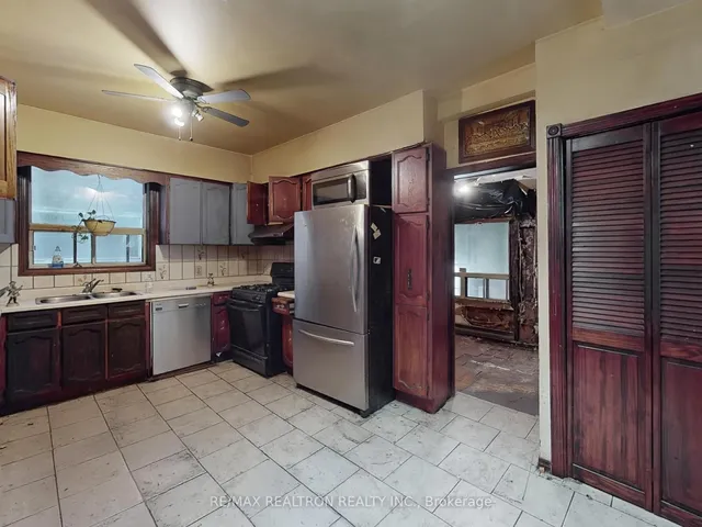 Additional image 12 of 780 Pape Ave