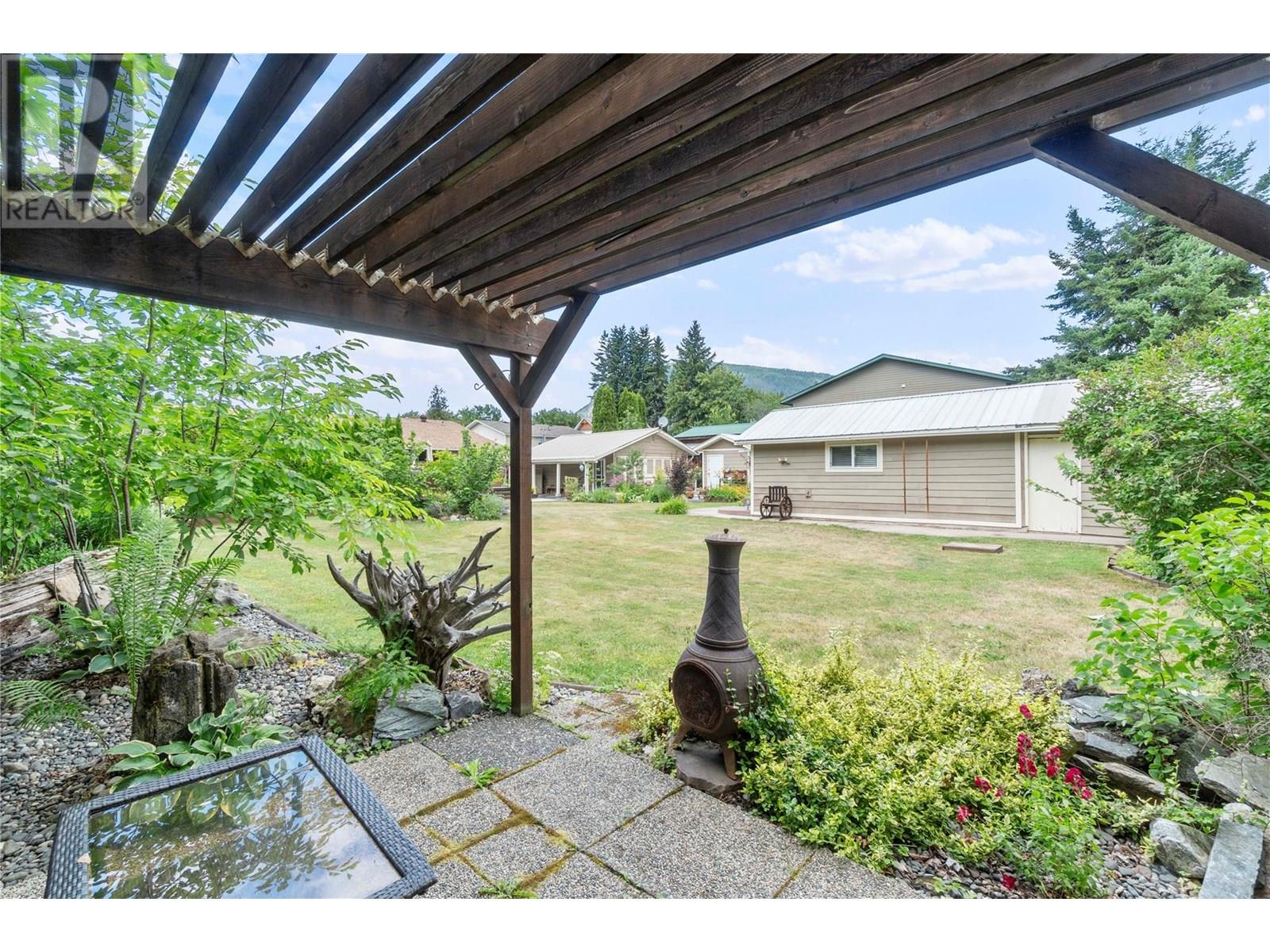 7250 52 Street NE|Salmon Arm, British Columbia V0E1K0