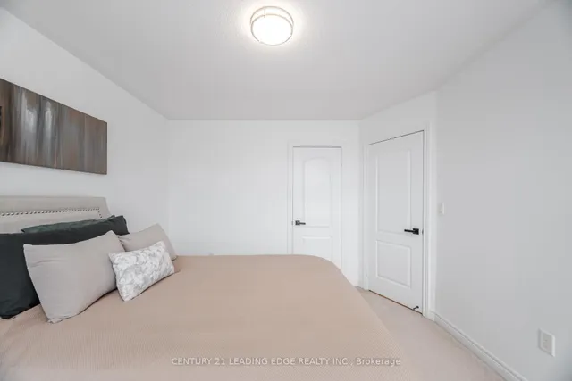 Additional image 19 of 34 Royal Links Circ