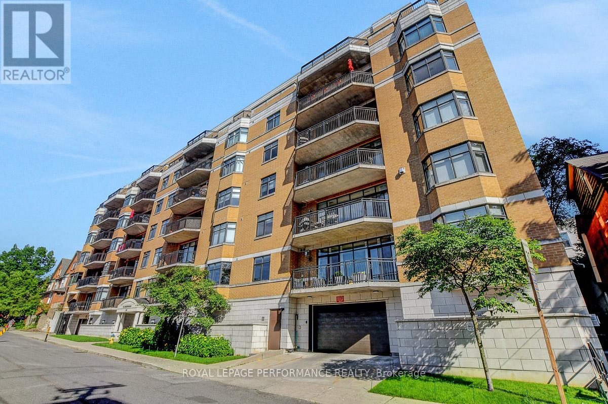 PH2 - 260 BESSERER STREET|Ottawa, Ontario K1N1J3