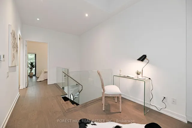 Additional image 14 of 161 Roehampton Ave Unit 102