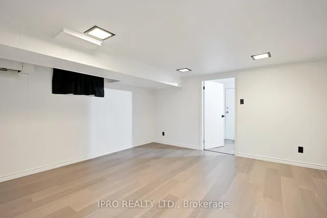 Additional image 31 of 96 Woodycrest Ave