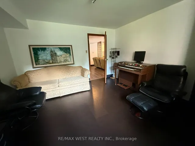 Additional image 36 of 4256 Petersburg Cres