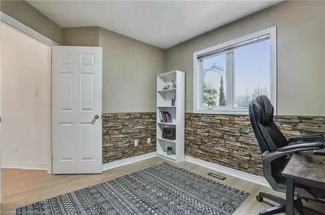 Additional image 19 of 95 General Dr