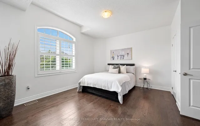 Additional image 33 of 48 Bansbury Circ