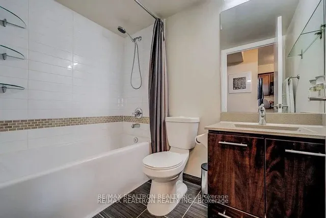 房产图片 11 - 多伦多市村绿广场135号824单元