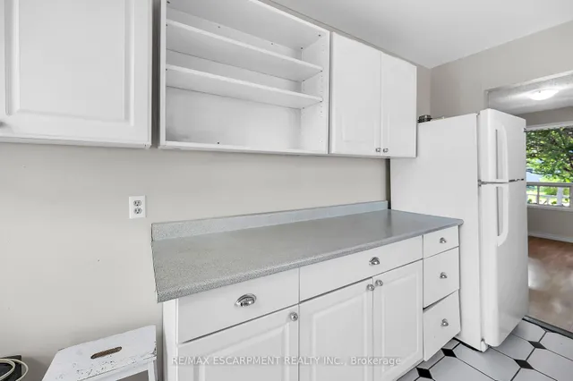 Additional image 14 of 155 Selkirk Ave