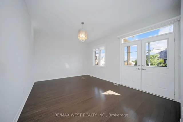 房产图片 40 - 198 Jessie Caverhill Pass