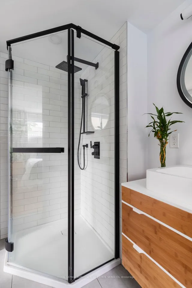 Additional image 32 of 20 Redhill Ave