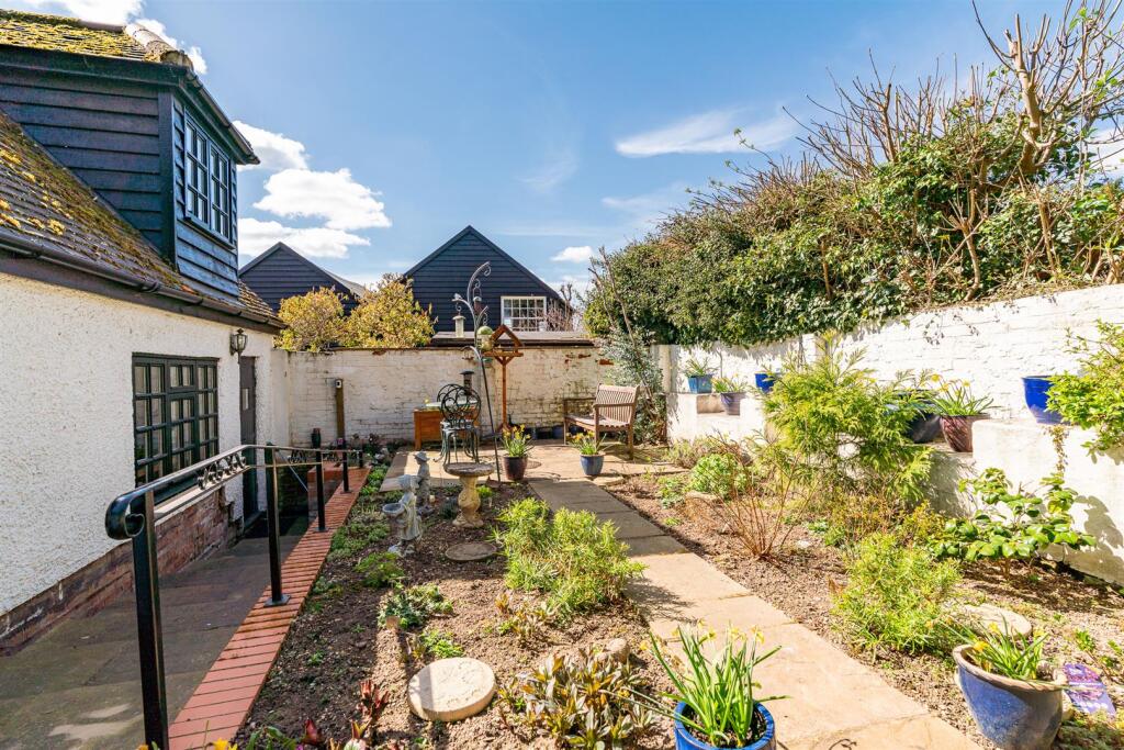 Additional image 26 of Church Street, Welwyn