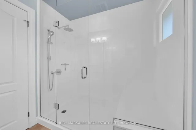 房产图片 36 - 12 Vance Cres