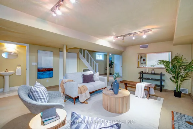 Additional image 15 of 16 Fallingbrook Rd