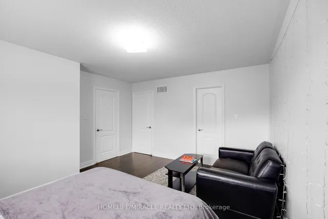 Additional image 32 of 24 Fauna Crt