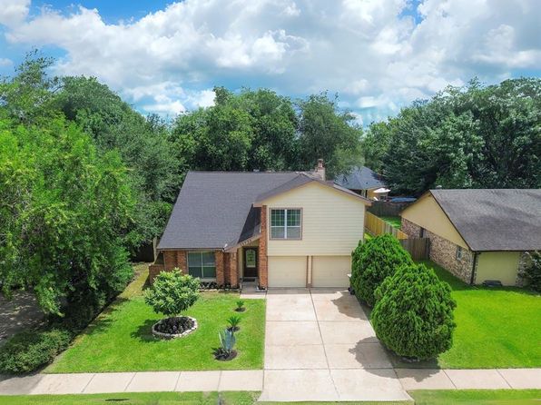 15723 Pfeiffer Dr, Houston, TX 77082