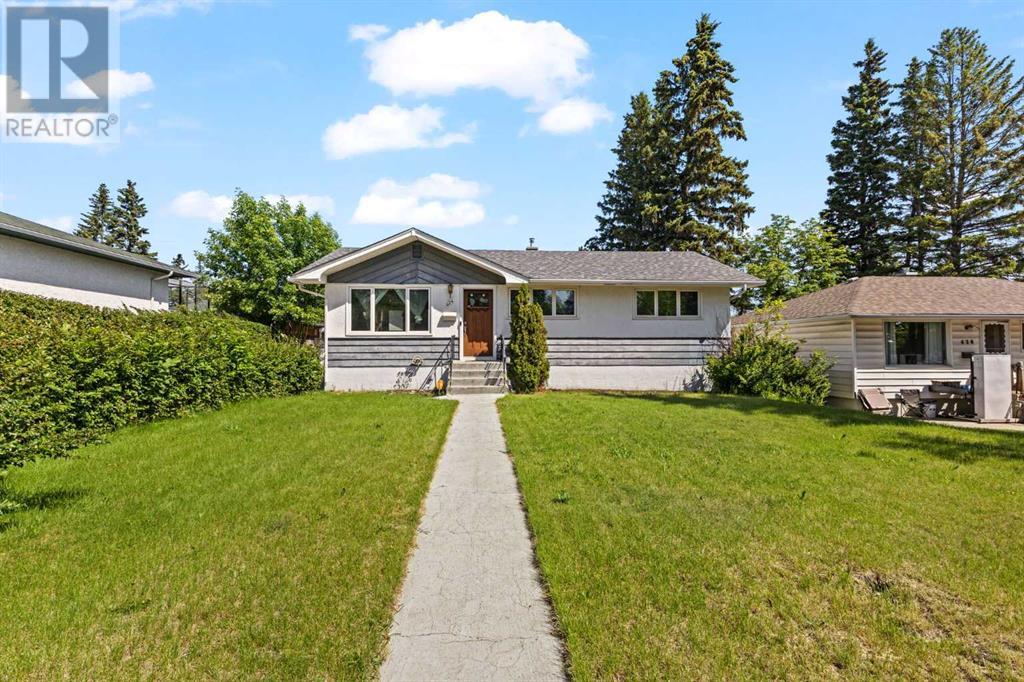 424 Blackthorn Road NW|Calgary, Alberta T2K3S3