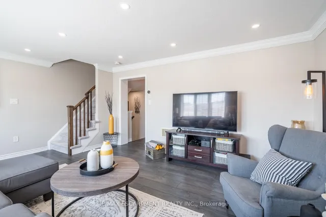 Additional image 17 of 230 Avonsyde Blvd Unit 15