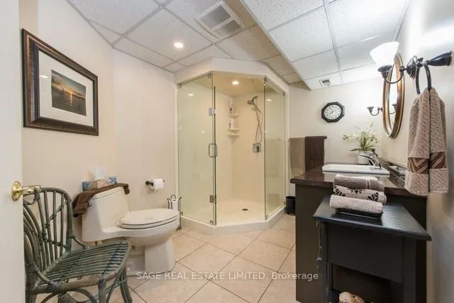 Additional image 32 of 529 Kenmarr Cres