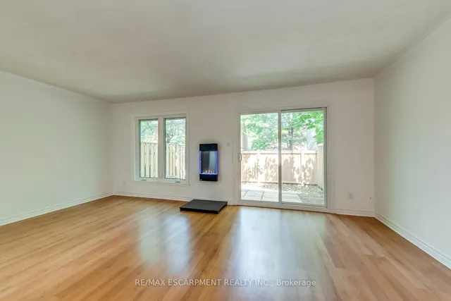 Additional image 10 of 1270 Gainsborough Dr Unit 4