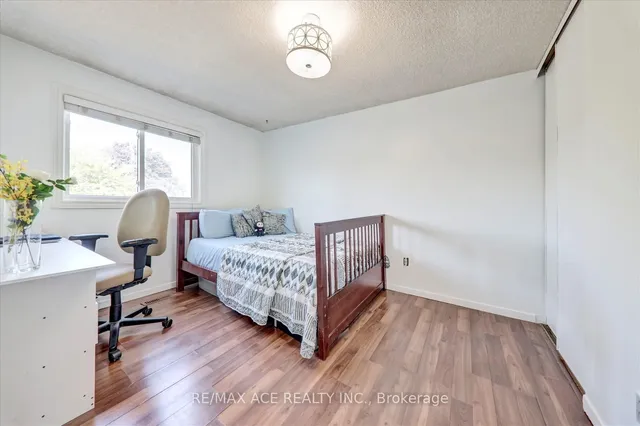 Additional image 28 of 88 Courtleigh Sq