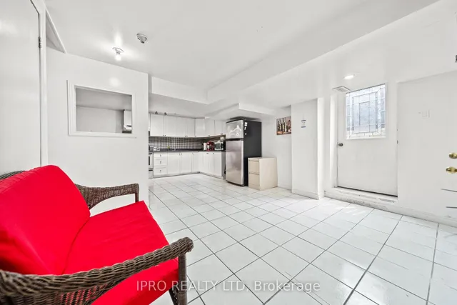 Additional image 36 of 14 Saddleback Sq