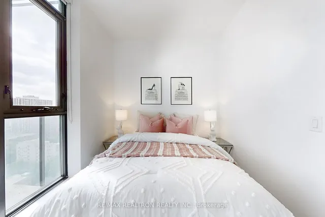 Additional image 21 of 81 Wellesley St Unit 2001