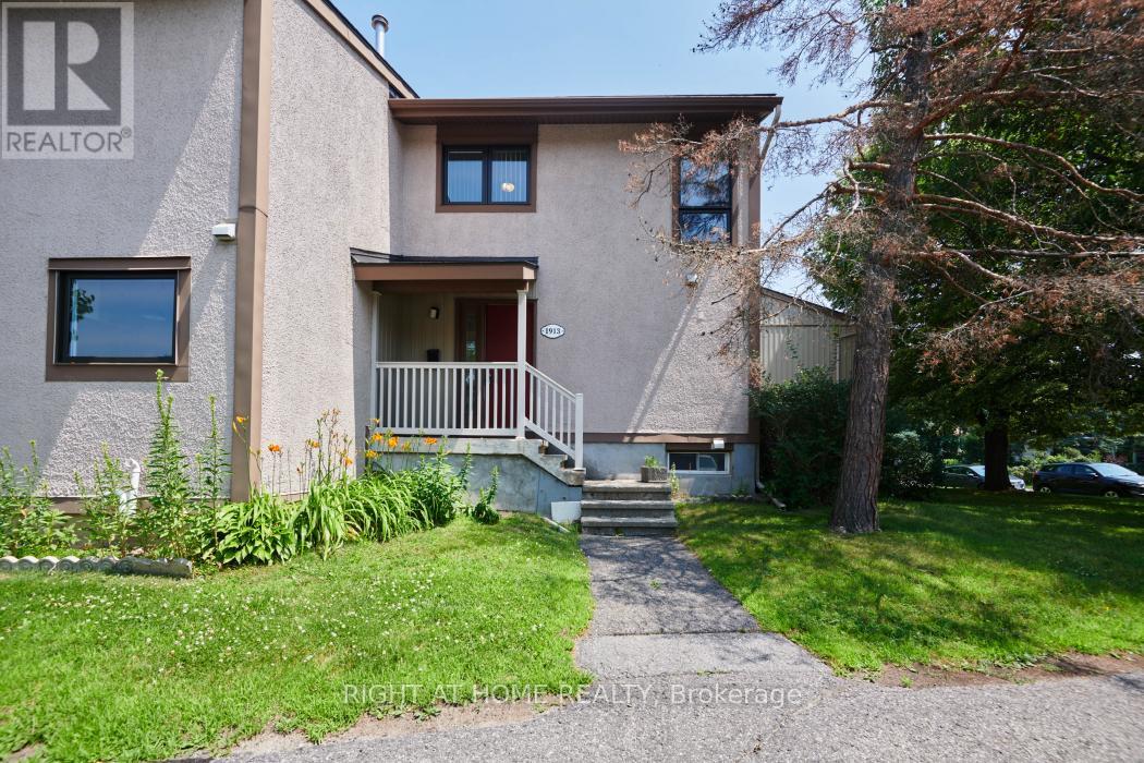 92 - 1913 STONEHENGE CRESCENT S|Ottawa, Ontario K1B4N7