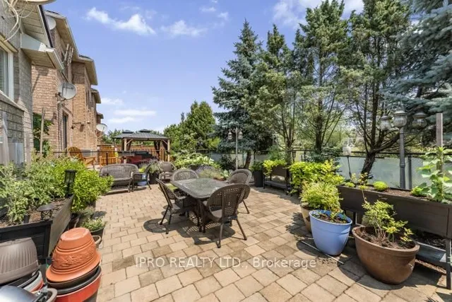 Additional image 39 of 792 Ledbury Cres