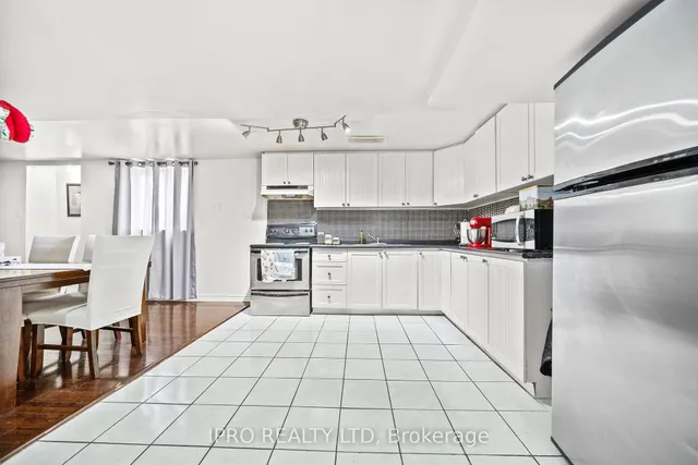 Additional image 37 of 14 Saddleback Sq