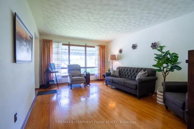 房产图片 11 - 218 BOWMAN 街