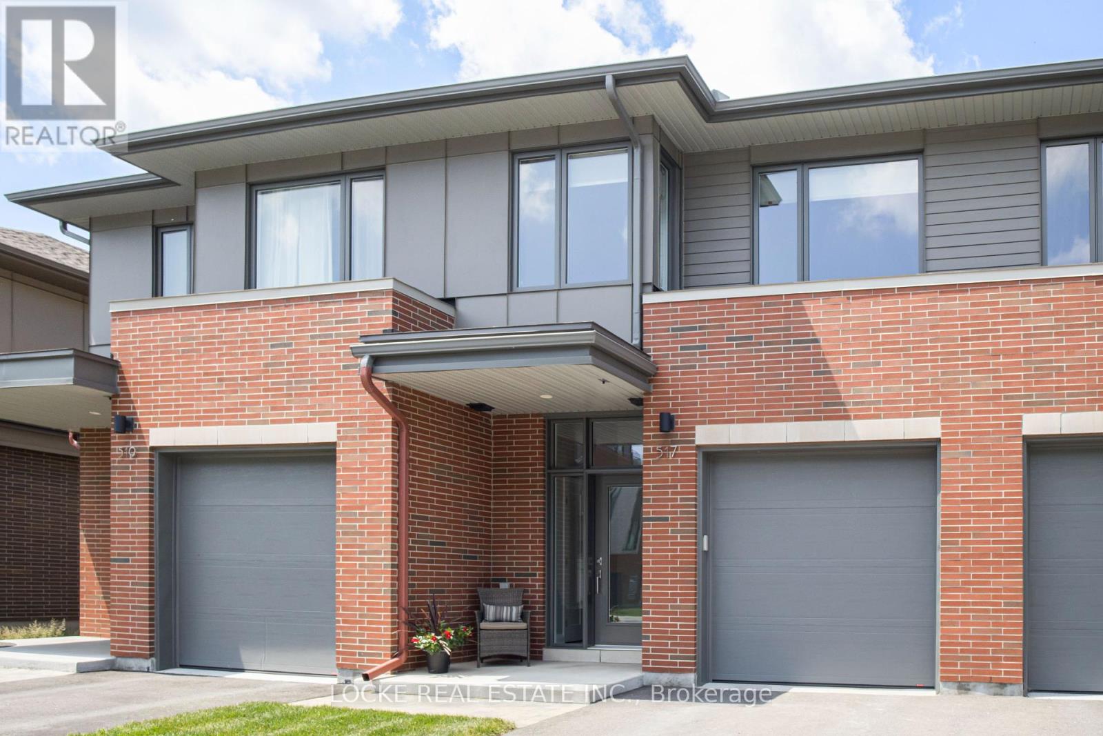 517 PIMIWIDON STREET|Ottawa, Ontario K1K5A1