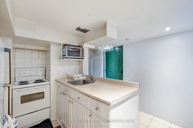 Additional image 19 of 412 Coxwell Ave