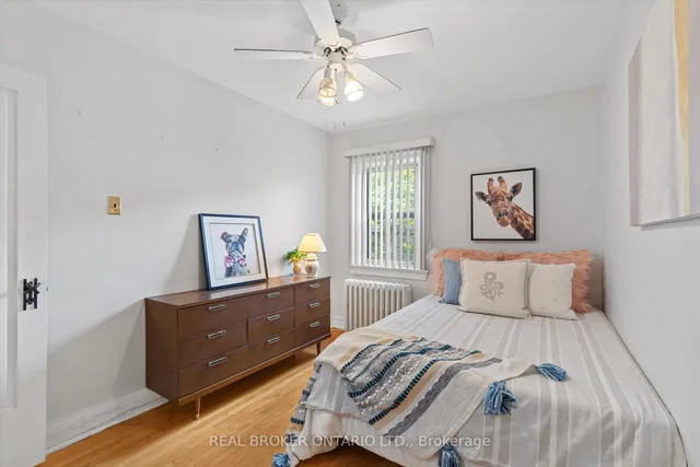 Additional image 26 of 882 Coxwell Ave