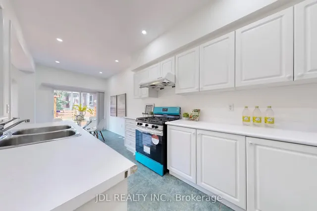 Additional image 8 of 52 Wyper Sq