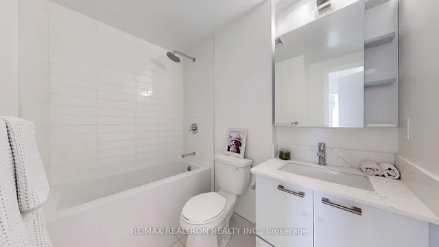 Additional image 15 of 2221 Yonge St Unit 2609