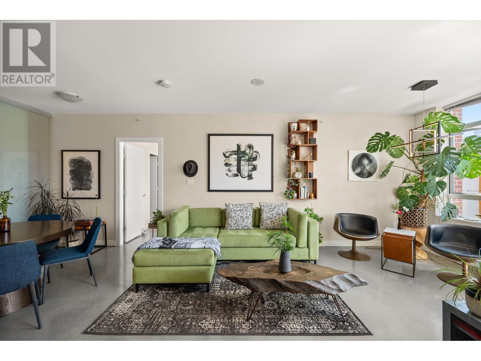 315 221 UNION STREET|Vancouver, British Columbia V6A0B4