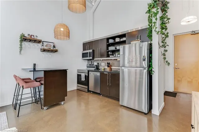 Additional image 14 of 410 King St Unit 413