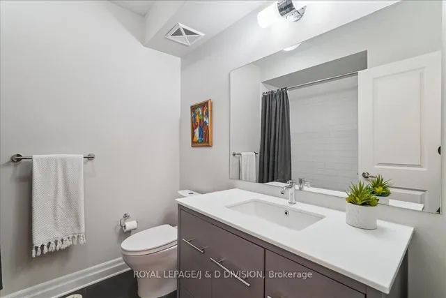 Additional image 31 of 361 Roehampton Ave