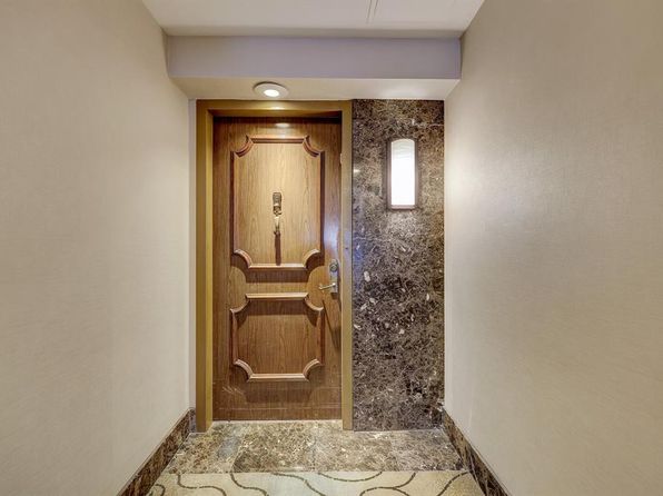 49 Briar Hollow Ln, Houston, TX 