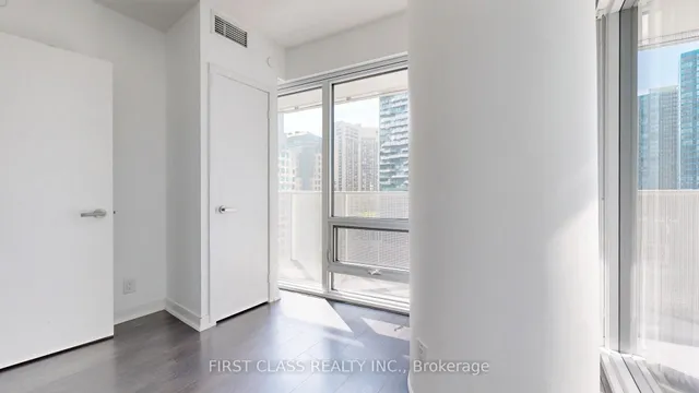 Additional image 25 of 100 Harbour St Unit 1210