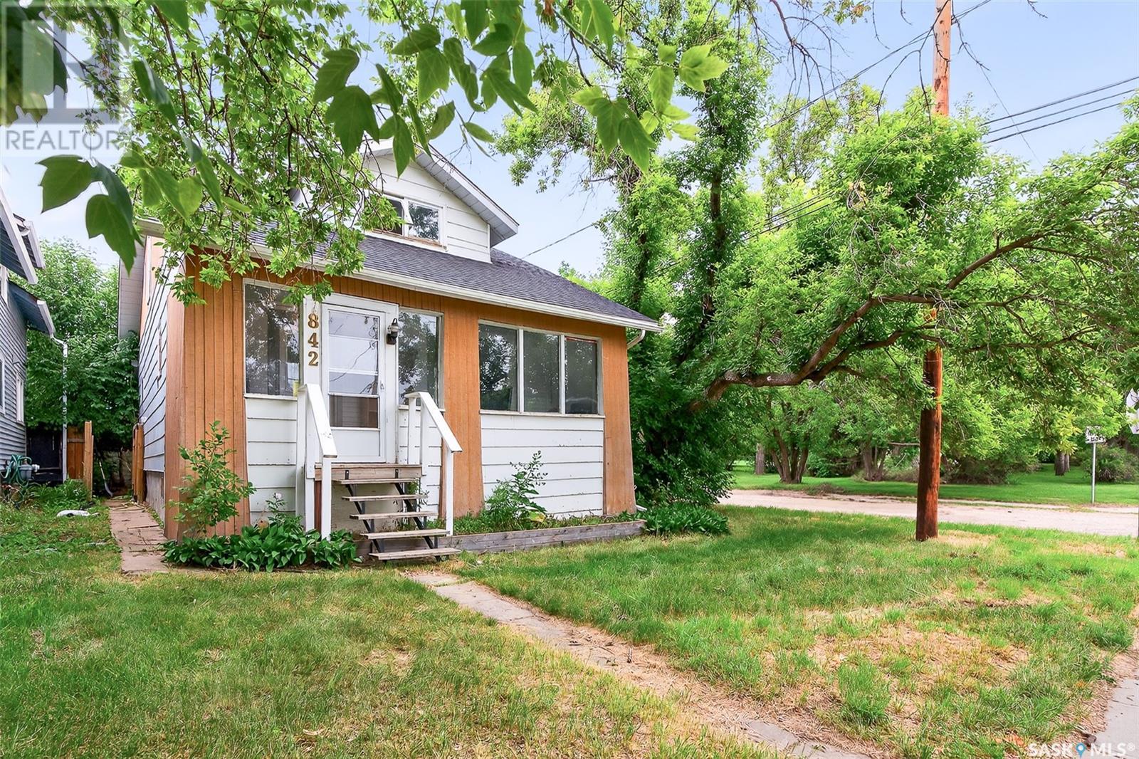 842 Oxford STREET W|Moose Jaw, Saskatchewan S6H2P9