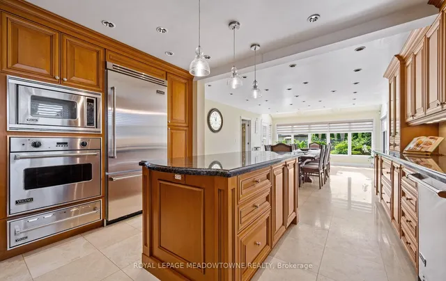 Additional image 20 of 36 Shadywood Rd