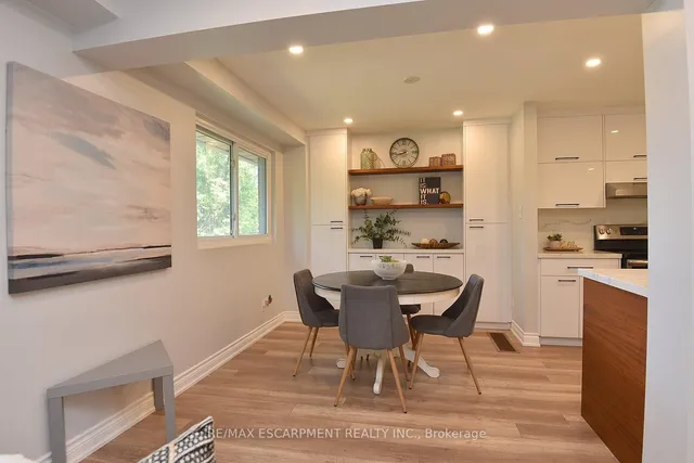 Additional image 19 of 459 Woodview Rd Unit 4