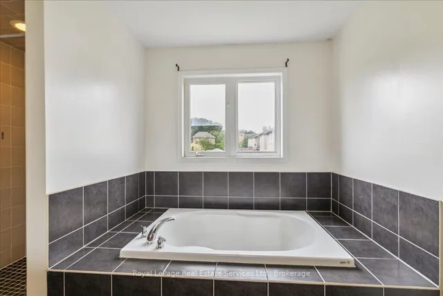 房产图片 27 - 64 Newport Cres